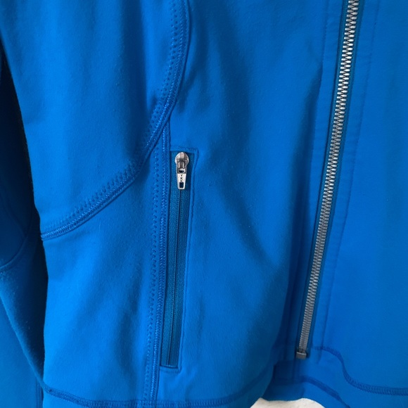 Lululemon Forme Jacket in Beaming Blue - Picture 3 of 6